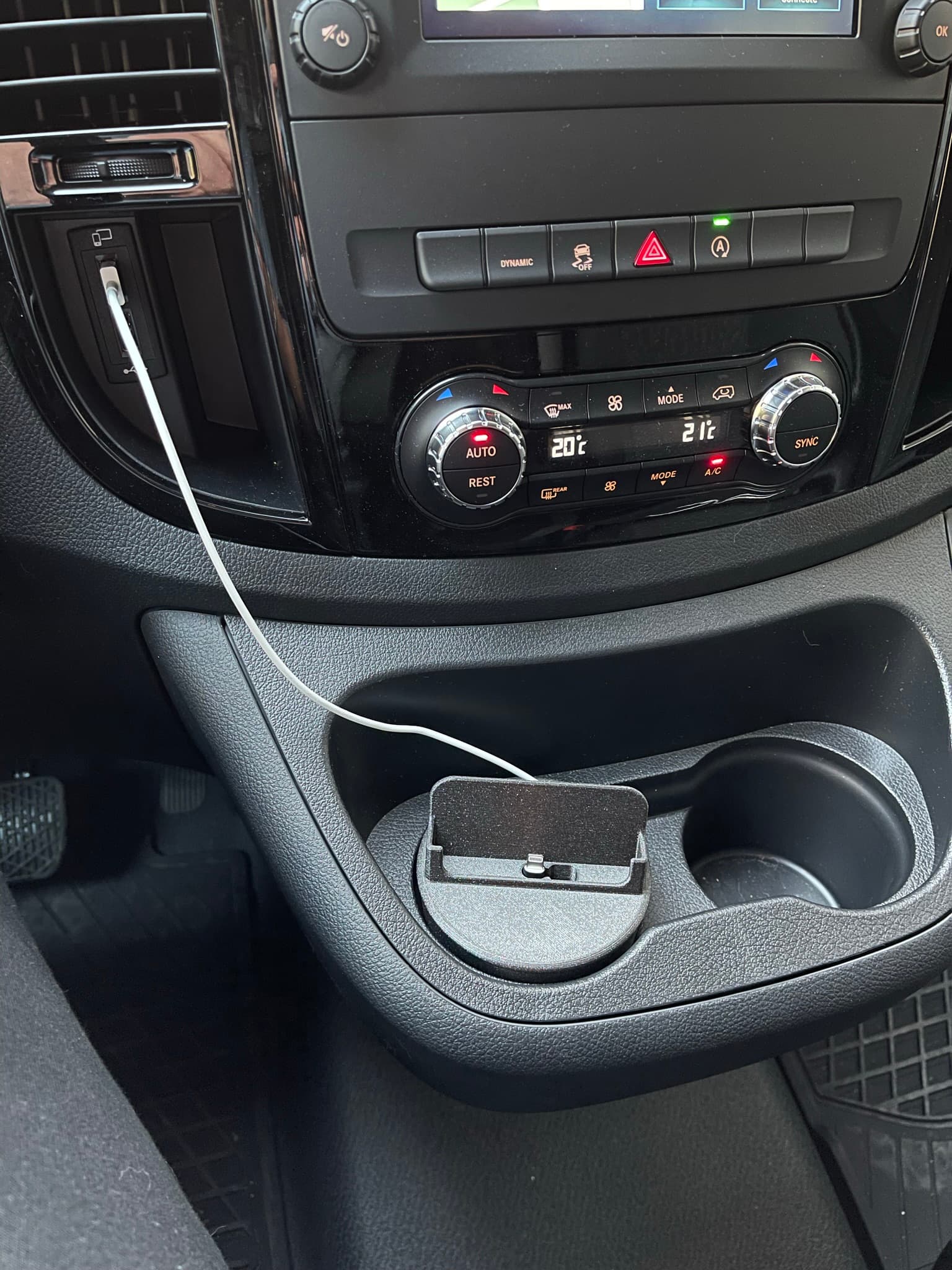 Centre-Console iPhone 12/13 Pro Max Charging Dock