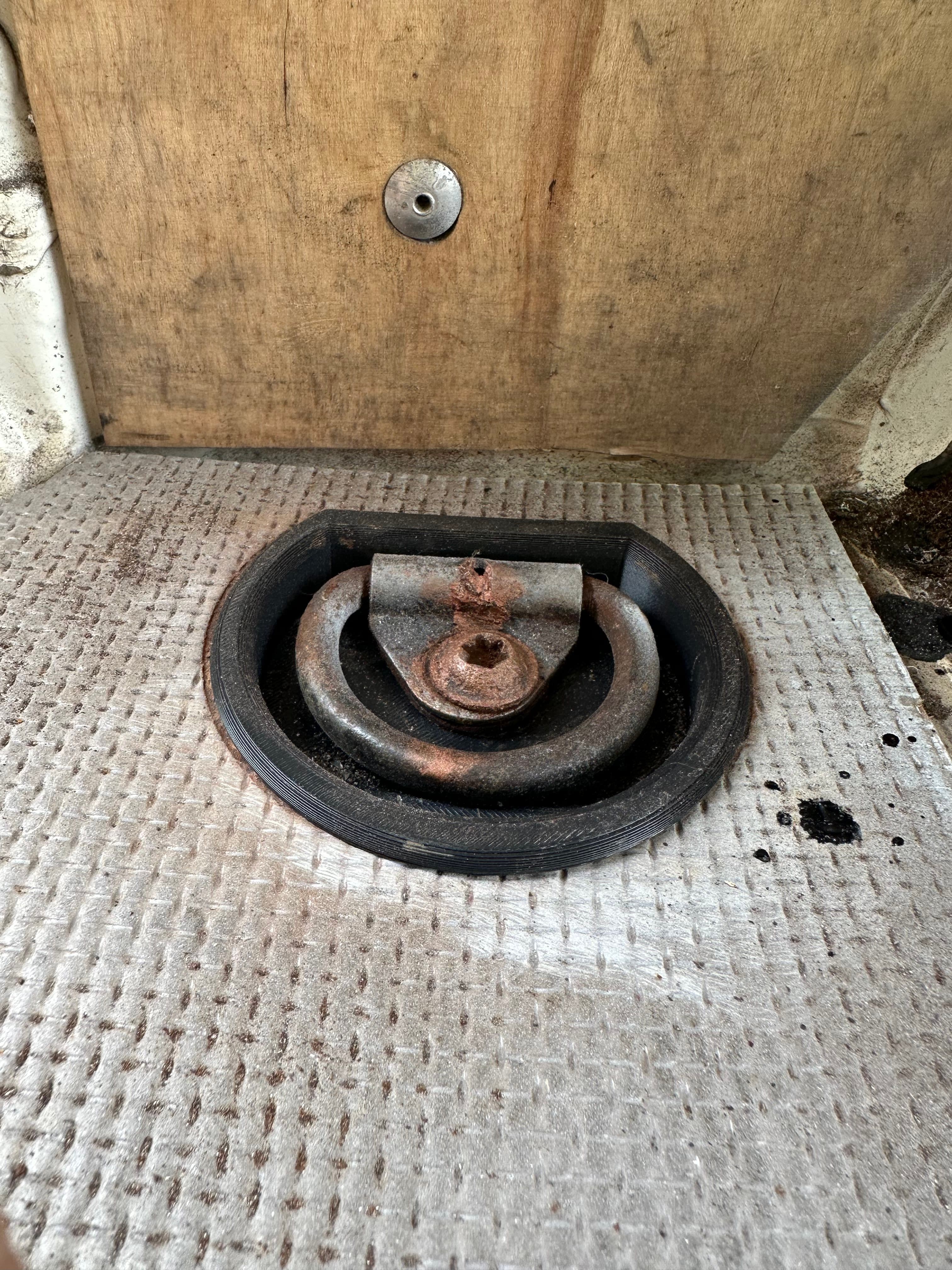 Lashing-Eye Recess