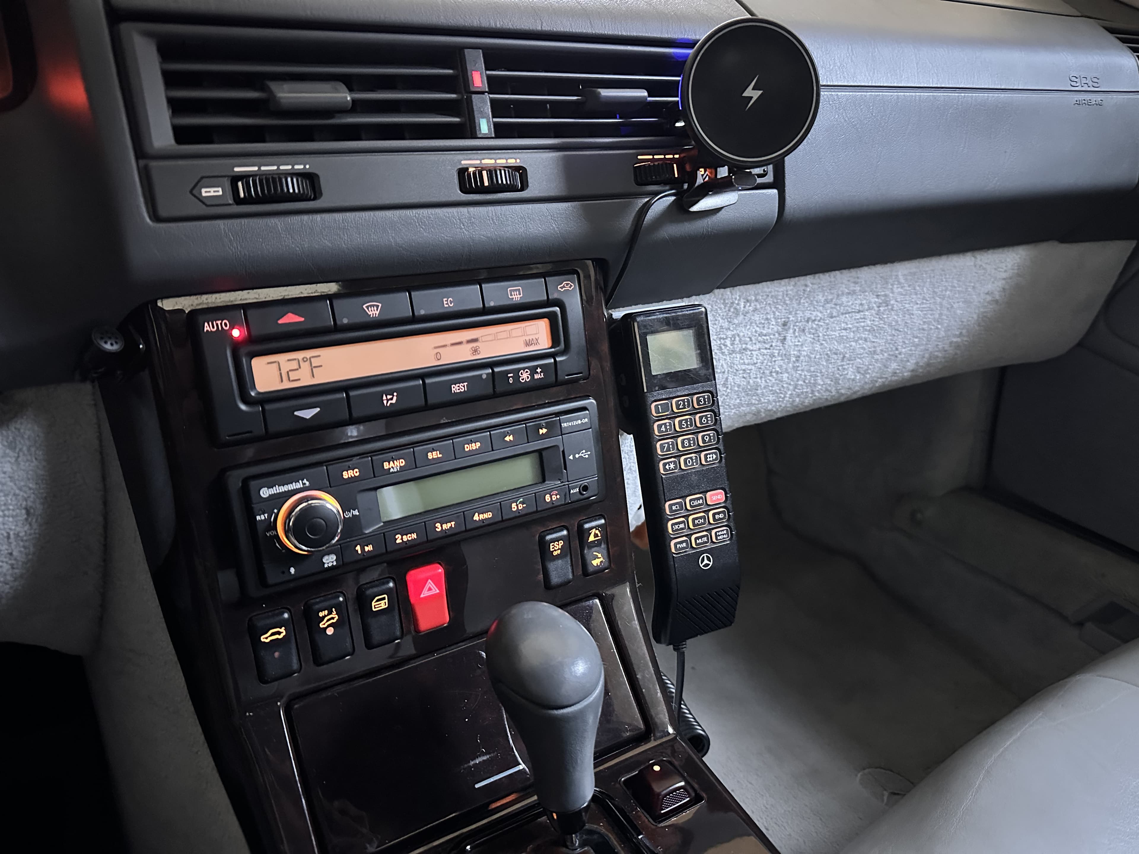 Dashboard Mobile-Phone Mount