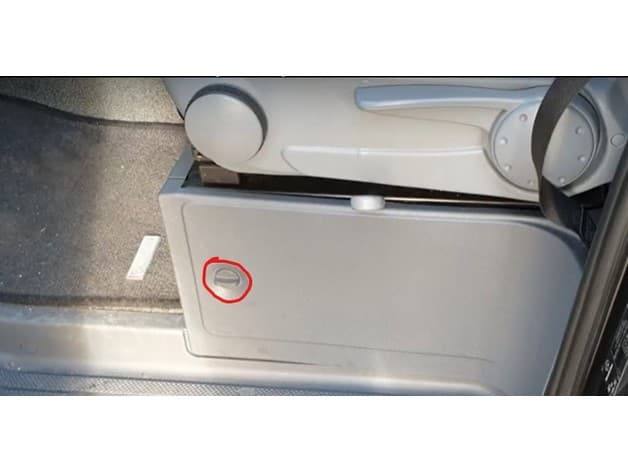Battery-Compartment Cover Wing Nut