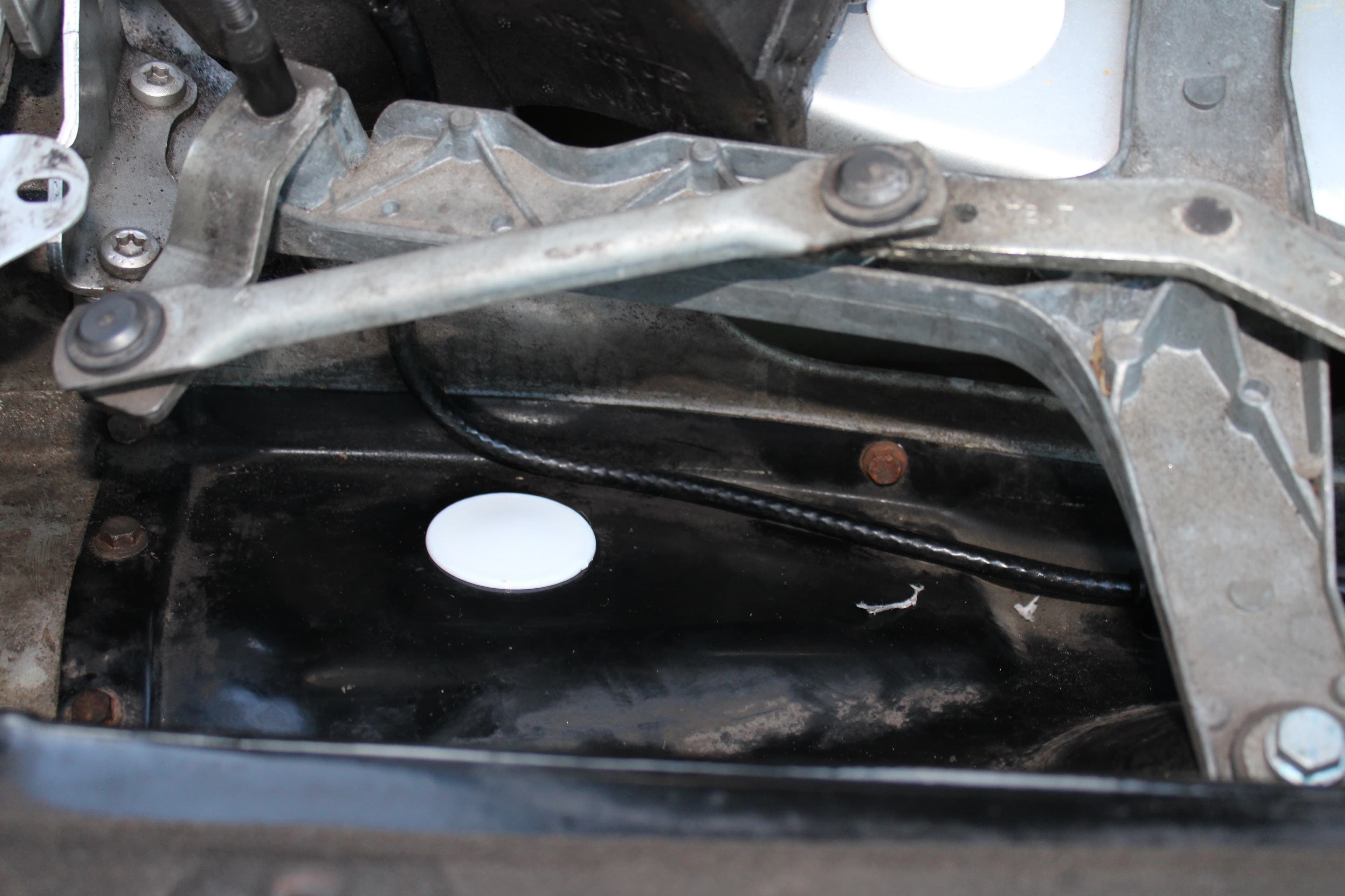 Wiper-Compartment Opening Plug