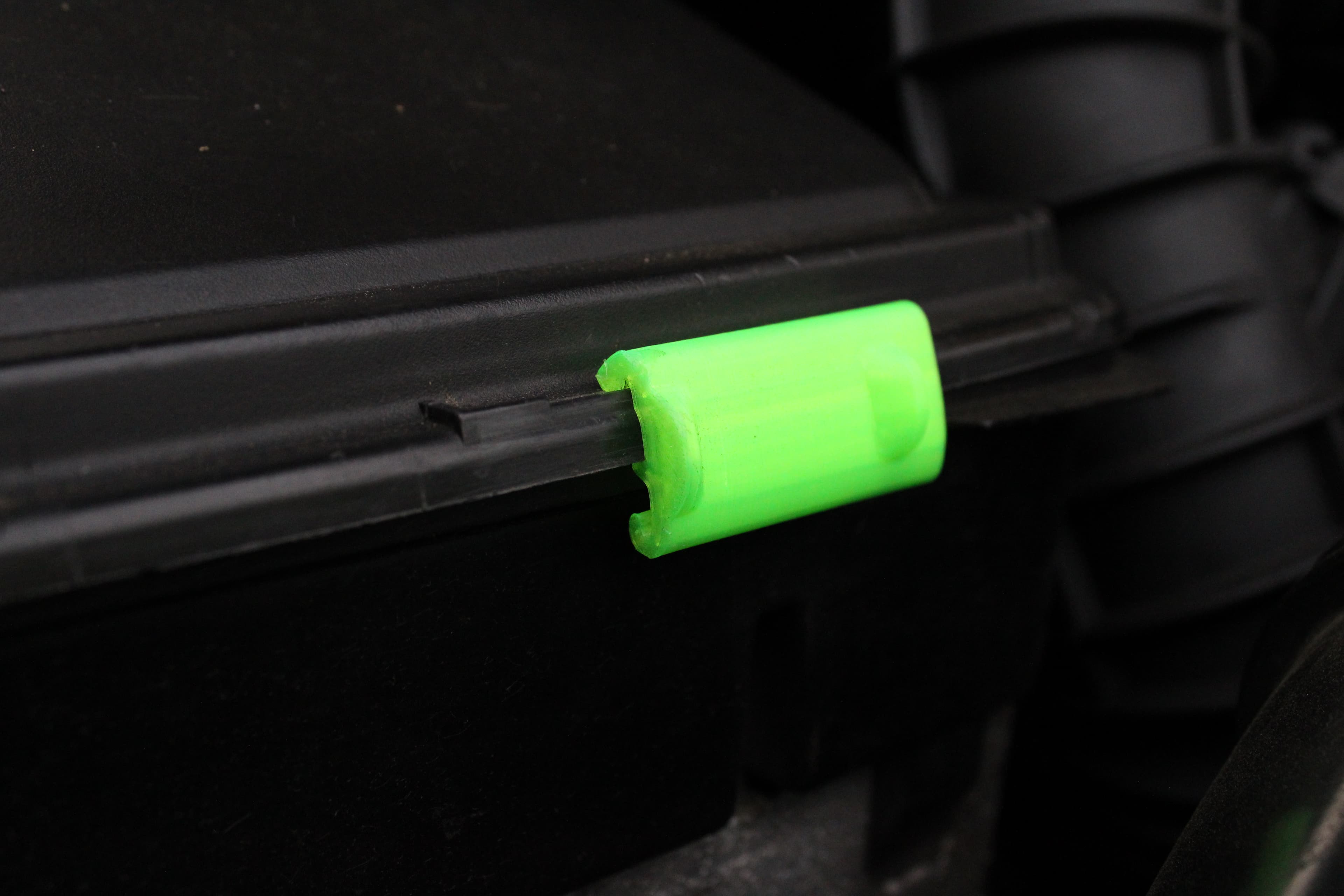 Electrical Fuse-Box Latch Clip