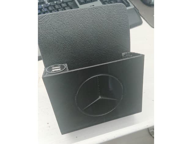 Rear-Console USB Phone Tray