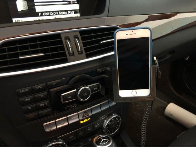 CD-Slot iPhone 7 Holder