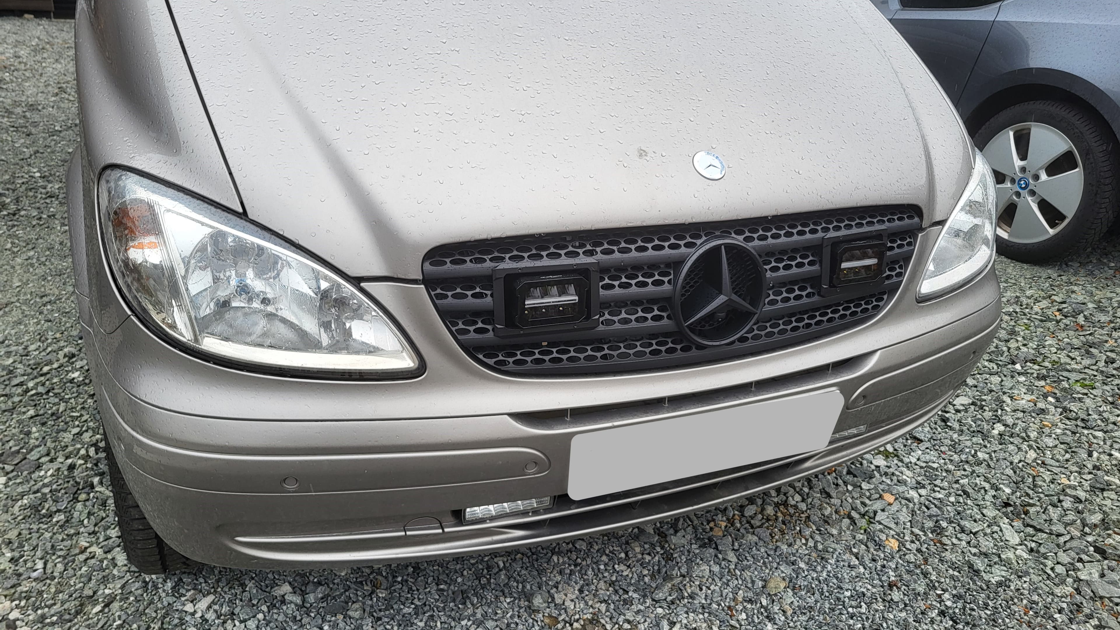 Front-Grille Auxiliary-Light Mount Set