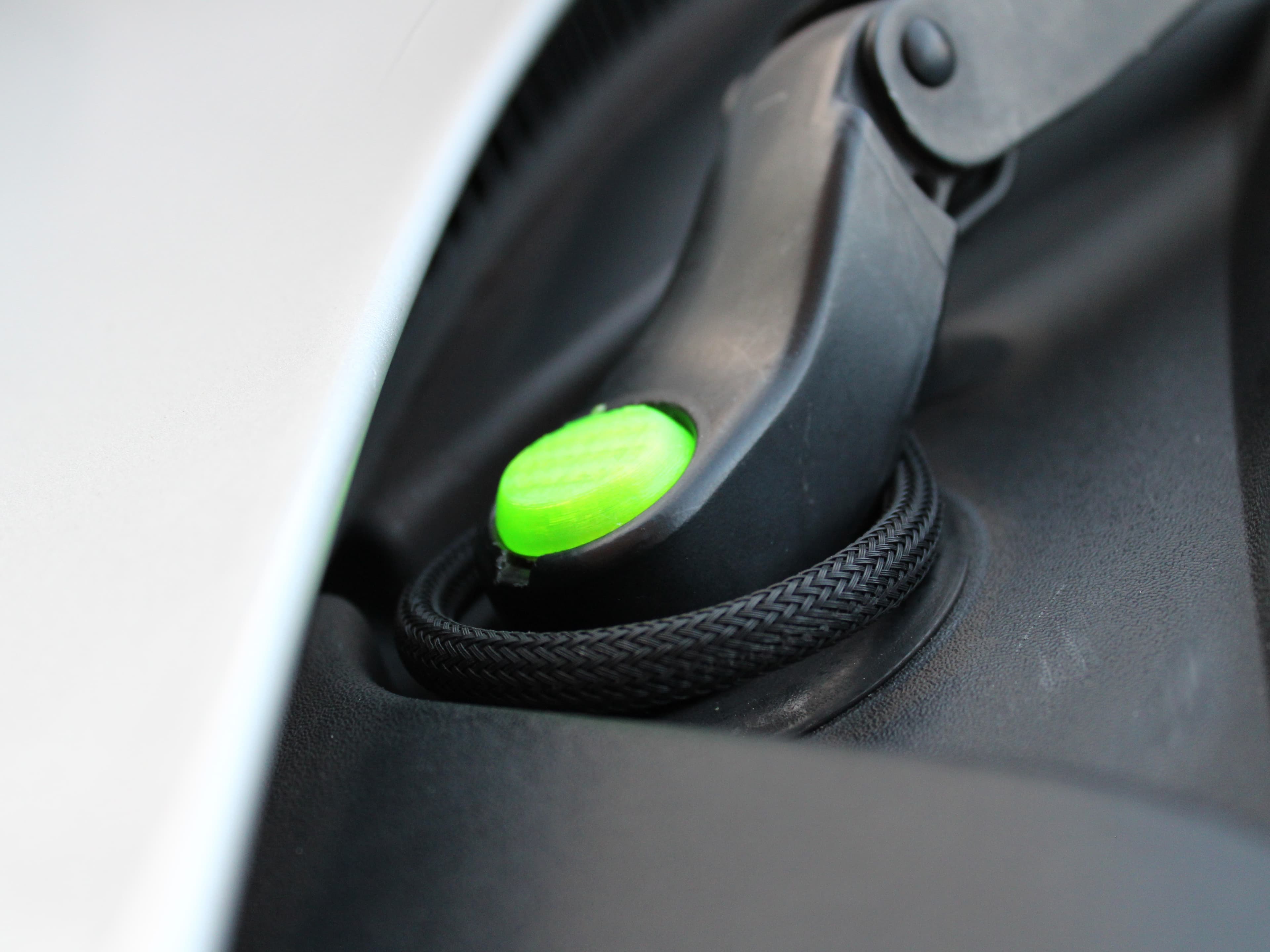 Windscreen-Wiper Spindle Nut Cover