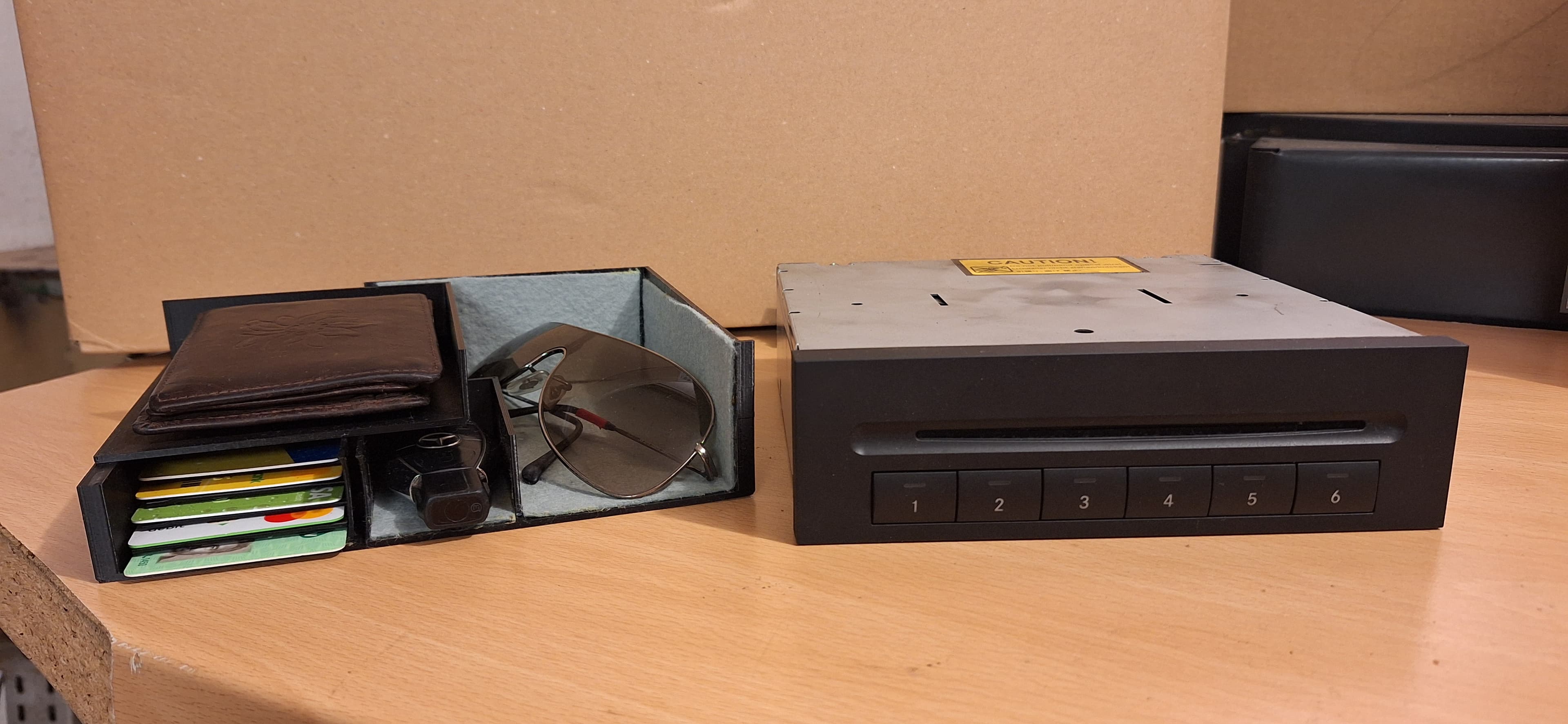 CD-Changer-Bay Storage Compartment